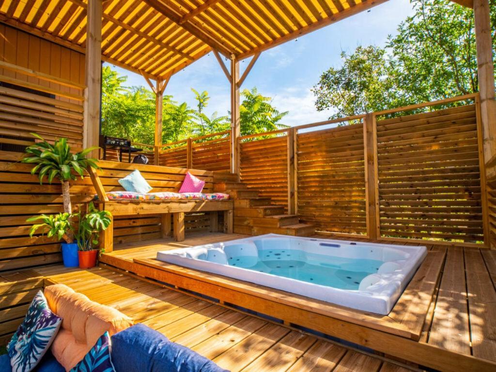 Camping Hotel Les Rives Du Loup Tourrettes-sur-Loup Dış mekan fotoğraf
